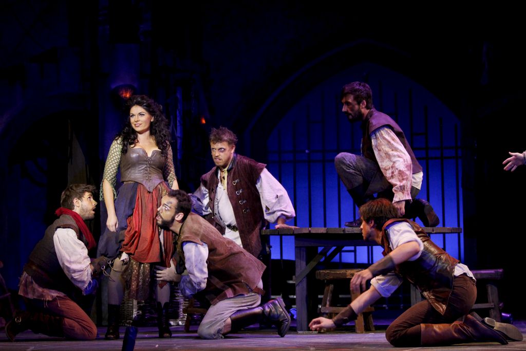 Theater Review Man Of La Mancha Light Opera Works In Chicago